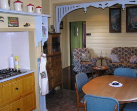 Ivy Cottage - Accommodation Noosa 2