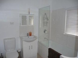 Hill Crest House - Accommodation Noosa 1