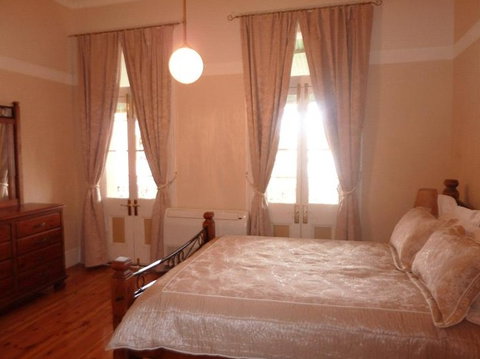 Royal Apartment - Accommodation Noosa 0