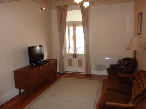 Royal Apartment - Accommodation Noosa 2