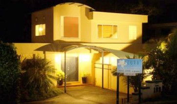 Azura Beach House Bed And Breakfast - Accommodation Noosa 5