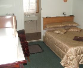 Chatham Motel - Accommodation Noosa 1
