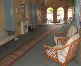 Chatham Motel - Accommodation Noosa 2