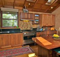 Bodhi Cottages - Mountaintop Villa - Accommodation Noosa