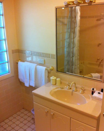 Champagne Rose Suite - Accommodation Noosa 2