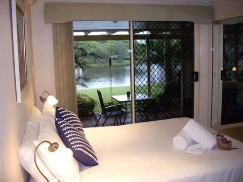 Alexander Lakeside Bed And Breakfast - Accommodation Noosa 2