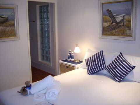 Alexander Lakeside Bed And Breakfast - Accommodation Noosa 3