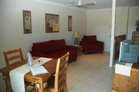 Alexander Lakeside Bed And Breakfast - Accommodation Noosa 4