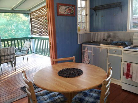 Auckland Street Queenslander - Accommodation Noosa 2