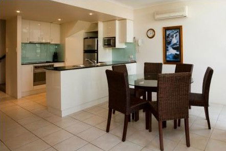 A Tropical Nite - Accommodation Noosa 2