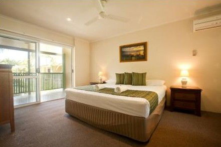 A Tropical Nite - Accommodation Noosa 3