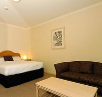 Quality Hotel Tiffins on the Park - Accommodation Noosa