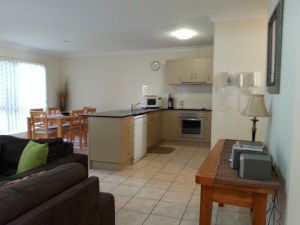 Pacific Sun Gold Coast Holiday Townhouse - Accommodation Noosa 3