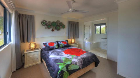 Dolphin Waters Holiday Apartments - Accommodation Noosa 2