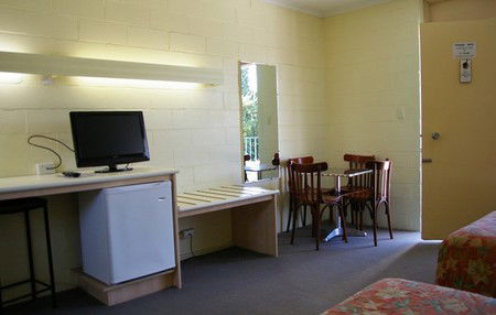 Mulgrave Court Motor Inn - Accommodation Noosa 2