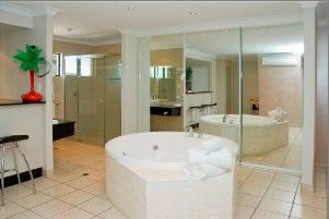 Windmill Motel And Reception Centre - Accommodation Noosa 0