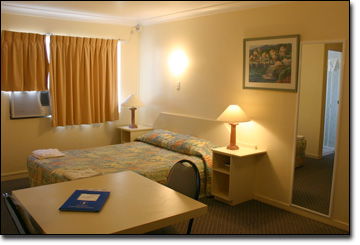 Earls Court Motor Inn - Accommodation Noosa 2