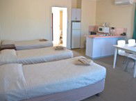 Lincoln Cottage Motor Inn - Accommodation Noosa 2