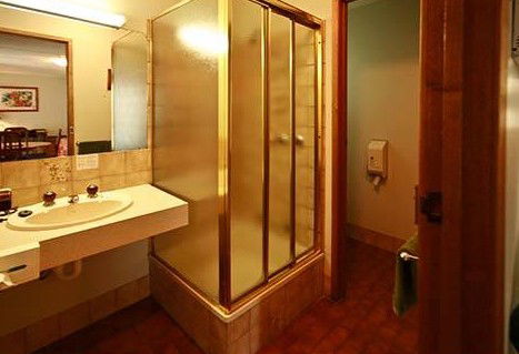 Motel Warrnambool - Accommodation Noosa 2