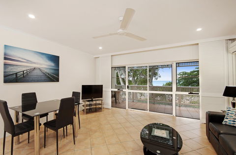 Marlin Waters Beachfront Apartments - Accommodation Noosa 2