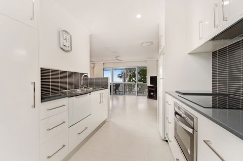 Marlin Waters Beachfront Apartments - Accommodation Noosa 3