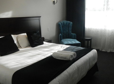 International Hotel - Accommodation Noosa 0
