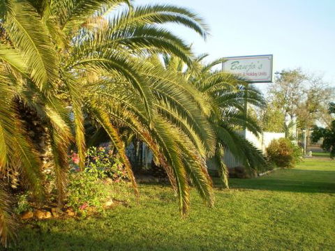 Banjo's Overnight & Holiday Units - Accommodation Noosa 0