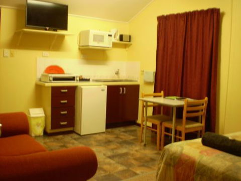 Banjo's Overnight & Holiday Units - Accommodation Noosa 3