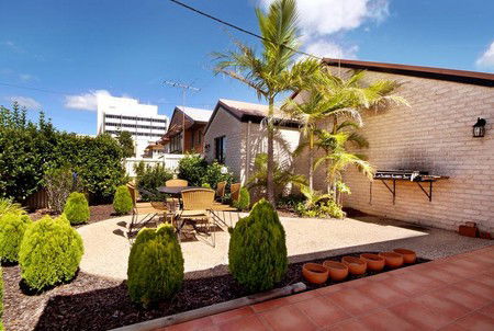 Asters On James Motor Inn - Accommodation Noosa 0