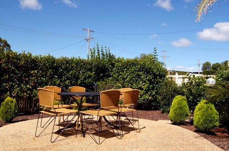 Asters On James Motor Inn - Accommodation Noosa 2