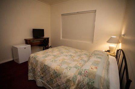 Millies Guesthouse & Serviced Apartments - Accommodation Noosa 2