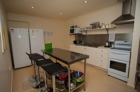Millies Guesthouse & Serviced Apartments - Accommodation Noosa 3