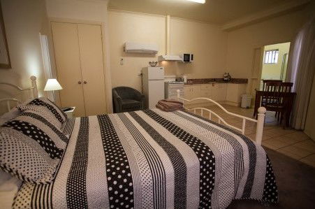 Millies Guesthouse & Serviced Apartments - Accommodation Noosa 5