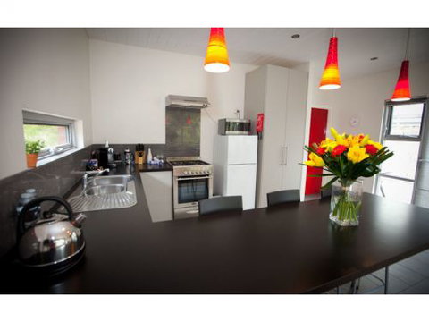 Hanover Bay Studio Apartments - Accommodation Noosa 1