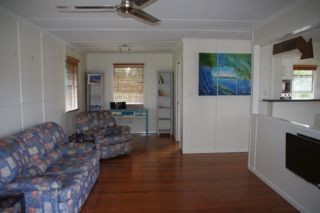 Moffat Beach Pet Friendly Holiday House - Accommodation Noosa 5