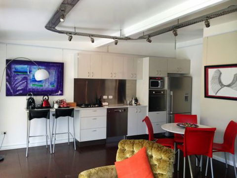 ArtHOUSE Beachfront Accommodation - Accommodation Noosa 1