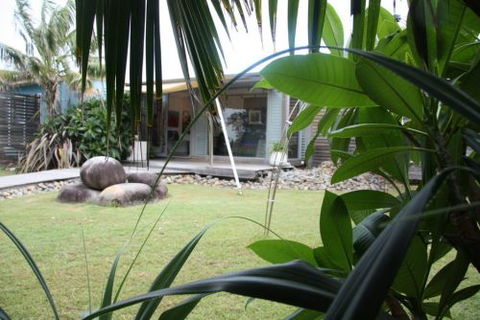 ArtHOUSE Beachfront Accommodation - Accommodation Noosa 7