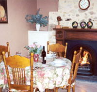 Burdett's Waratah Cottage - Accommodation Noosa