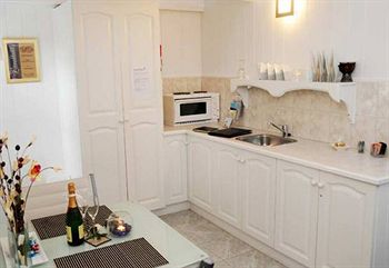 Annie Roe's Luxury Bed & Breakfast - Accommodation Noosa 3