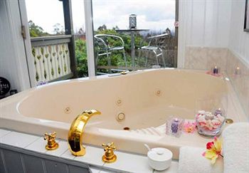 Annie Roe's Luxury Bed & Breakfast - Accommodation Noosa 7