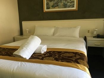 El Lago Waters Motel - Accommodation Noosa 34