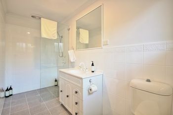 Dolphin Sands - Accommodation Noosa 3