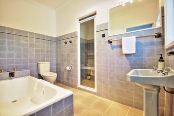 Dolphin Sands - Accommodation Noosa 5