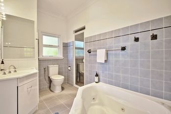 Dolphin Sands - Accommodation Noosa 7