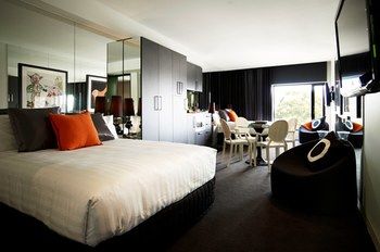 Art Series - The Cullen - Accommodation Noosa 4