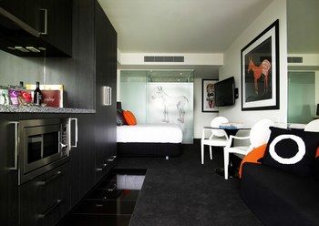 Art Series - The Cullen - Accommodation Noosa 7