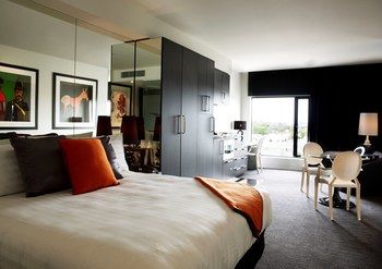 Art Series - The Cullen - Accommodation Noosa 9