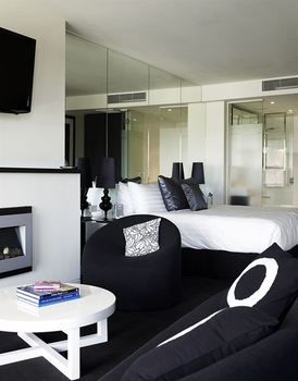 Art Series - The Cullen - Accommodation Noosa 20