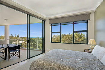 Santorini Twin Waters - Accommodation Noosa 35