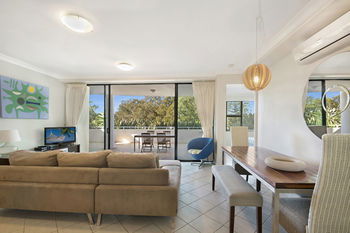 Santorini Twin Waters - Accommodation Noosa 37